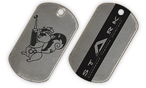 Plaque militaire dog tag en acier gravée  en noir au laser d'un motif fantaisie.