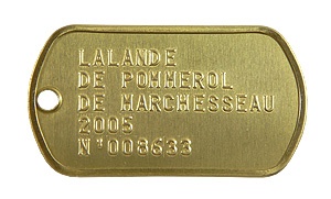 Exemple d'une Plaque Militaire en Laiton Embossée de Caractères en Reliefs