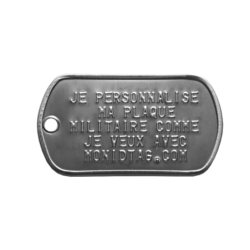 Cette plaque militaire à bords retournés est le Dog Tag traditionnel utilisé par l'armée américaine depuis 1969. Elle est fabriquée à partir d'un acier