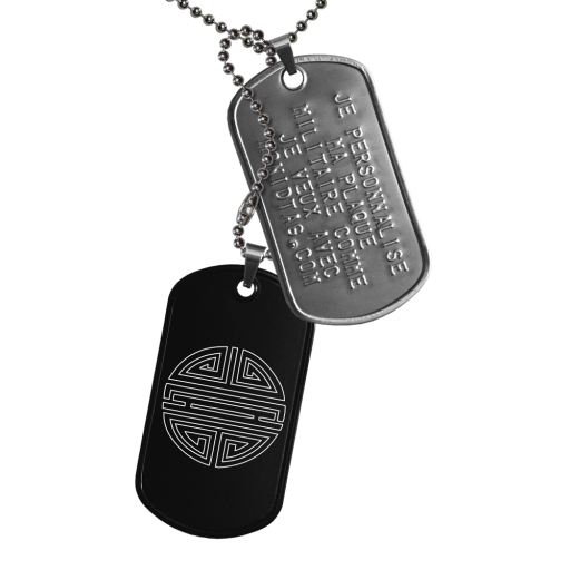 Pendentif gravé d'un symbole asiatique évoquant le bonheur.Cet ID Tag est composé de 2 plaques militaires en acier à bords retournés et montées sur bél