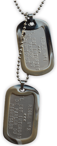 Cet ID Tag est la version urbaine du classique Dog Tag. Il s'agit de plaques militaires Dog Tag en acier personnalisables par embossage sur une face. Chaque plaque revêt un silencieux de type Ur